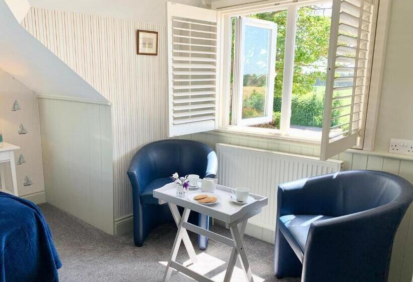 مبيت وإفطار The Bosham Boathouse