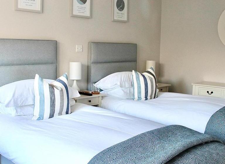 مبيت وإفطار The Bosham Boathouse