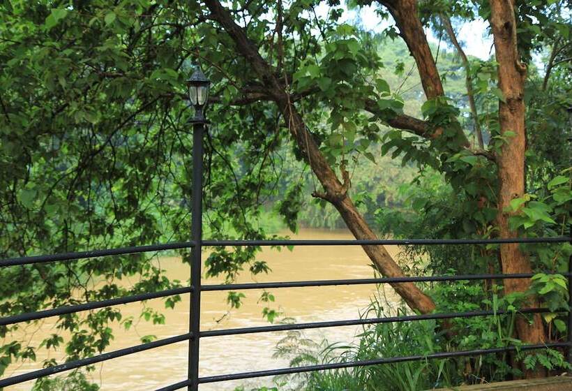 ホテル Dambulu Oya Family Park