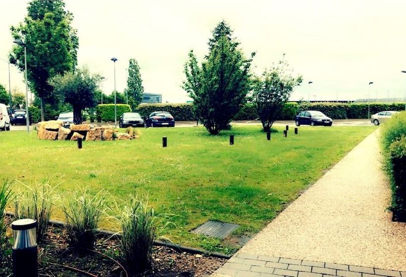 בית מלון כפרי Ibis Budget Aéroport Lyon Saint Exupéry