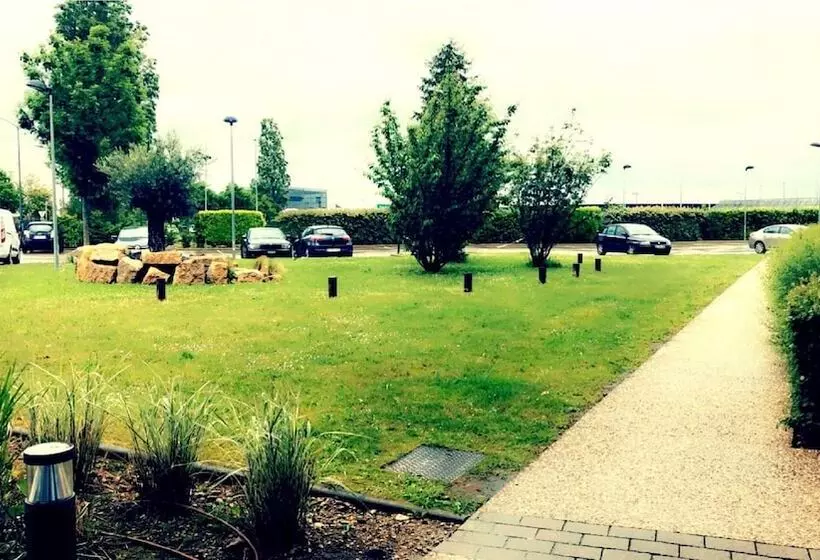 هتل Ibis Budget Aéroport Lyon Saint Exupéry