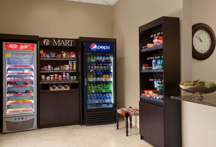 Hotel Ramada By Wyndham Emerald Park/regina East