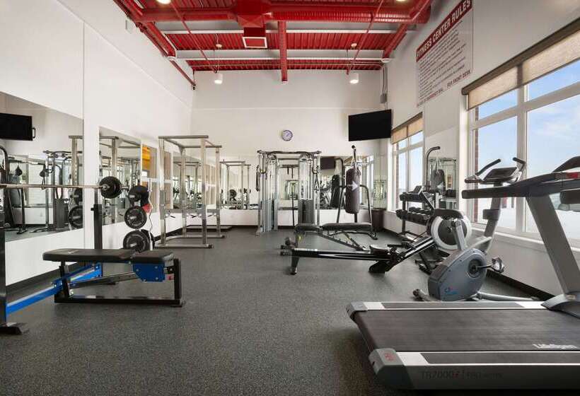 Hotel Ramada By Wyndham Emerald Park/regina East