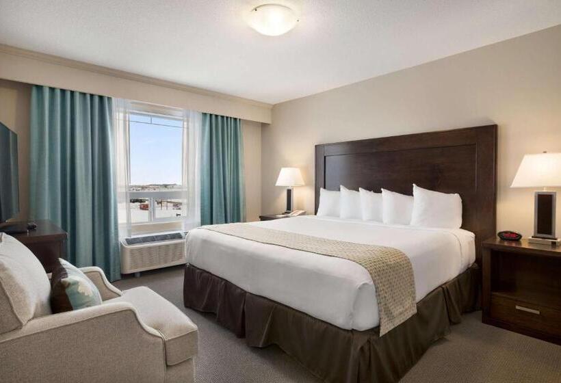 Hotel Ramada By Wyndham Emerald Park/regina East