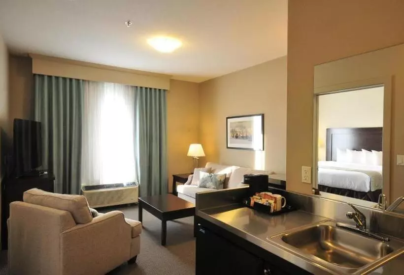 Hotel Ramada By Wyndham Emerald Park/regina East