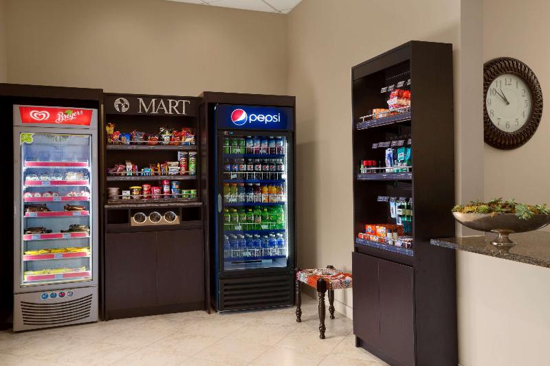 Hotel Ramada By Wyndham Emerald Park/regina East