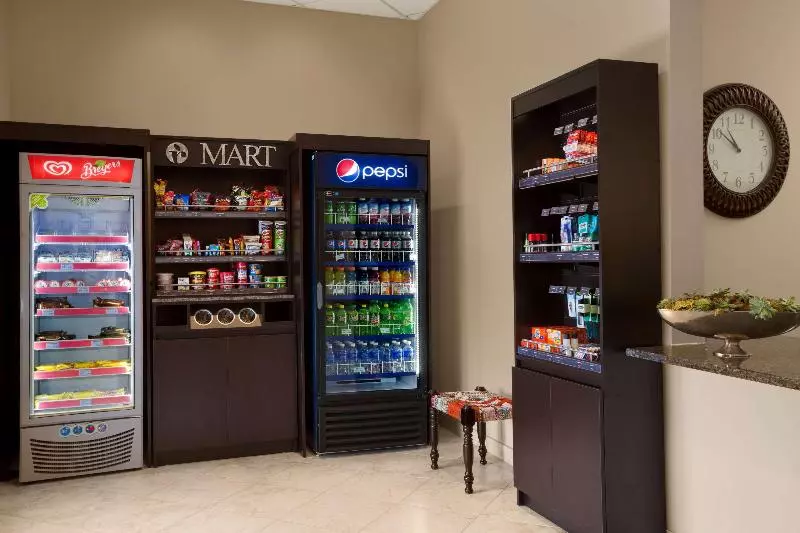 Hotel Ramada By Wyndham Emerald Park/regina East