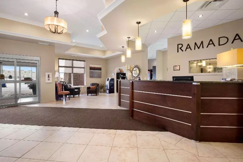 Hotel Ramada By Wyndham Emerald Park/regina East