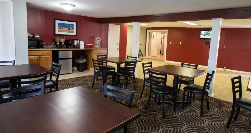 Отель Wildwood Inn, A Travelodge By Wyndham