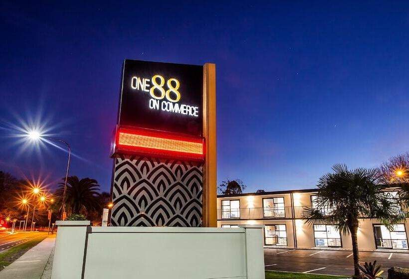 Motel One88 On Commerce
