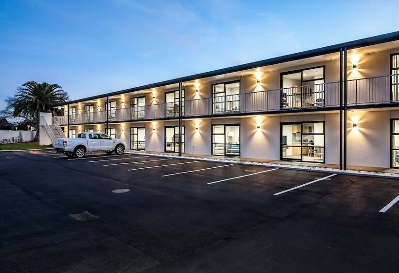 Motel One88 On Commerce