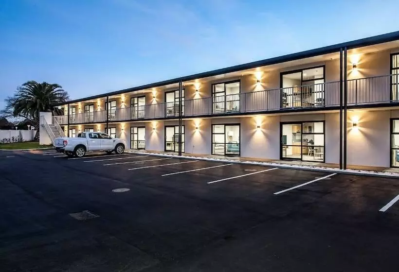 فندق على الطريق One88 On Commerce