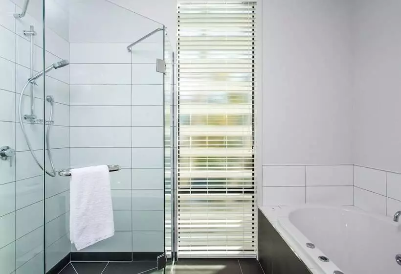 فندق على الطريق One88 On Commerce