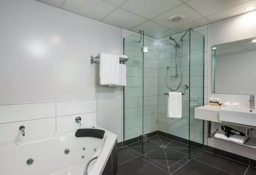 فندق على الطريق One88 On Commerce