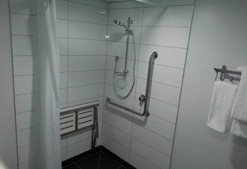 فندق على الطريق One88 On Commerce