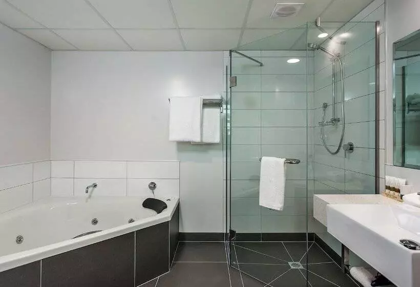 فندق على الطريق One88 On Commerce