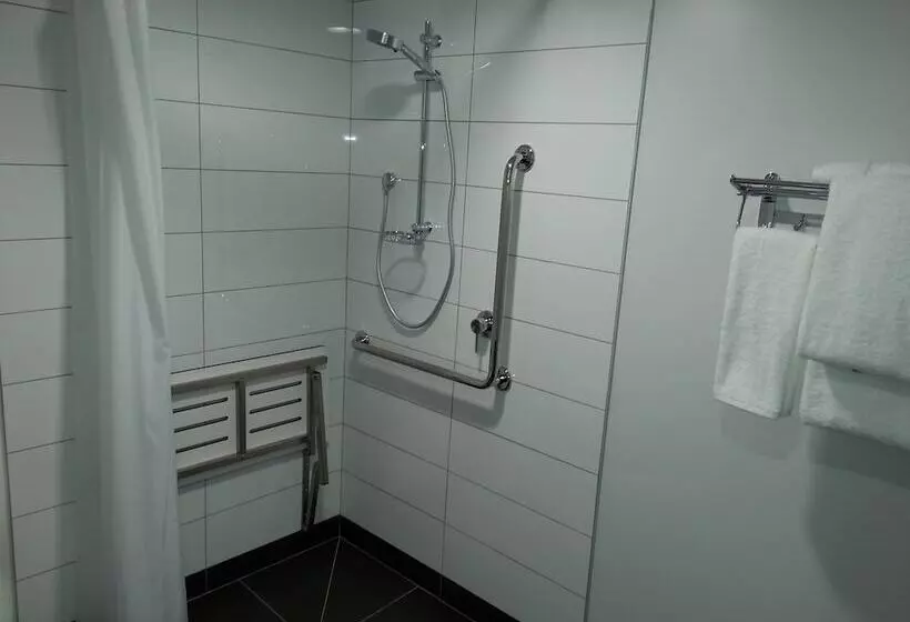 فندق على الطريق One88 On Commerce