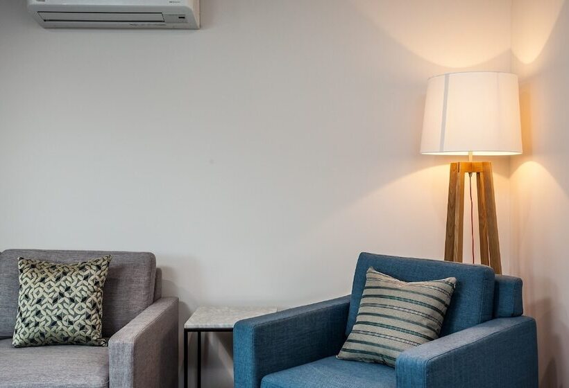 Motel One88 On Commerce