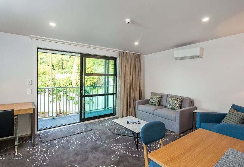 Motel One88 On Commerce