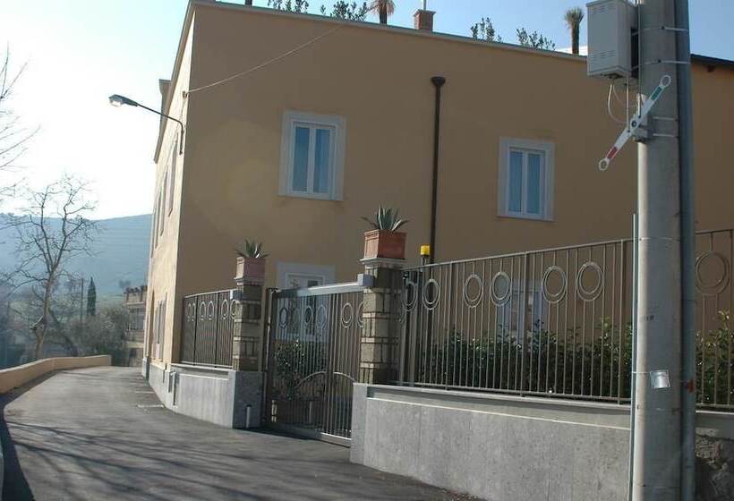 פנסיון San Leucio Resort