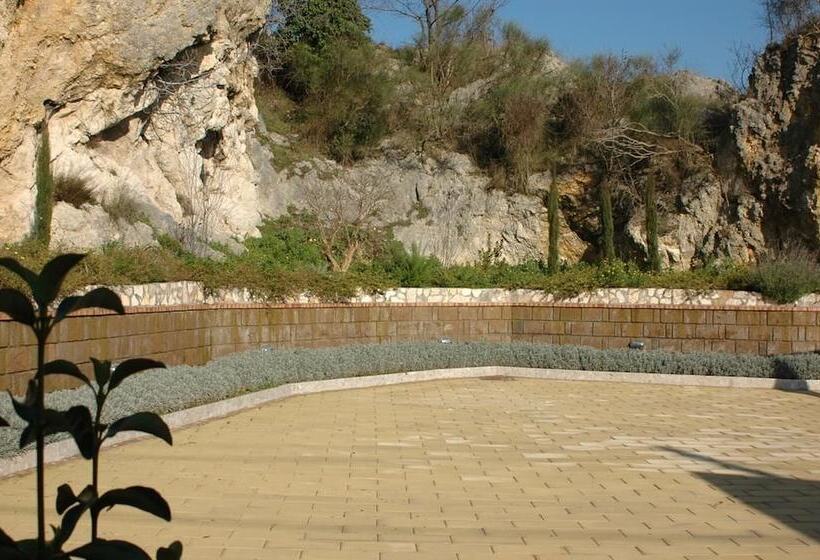 פנסיון San Leucio Resort