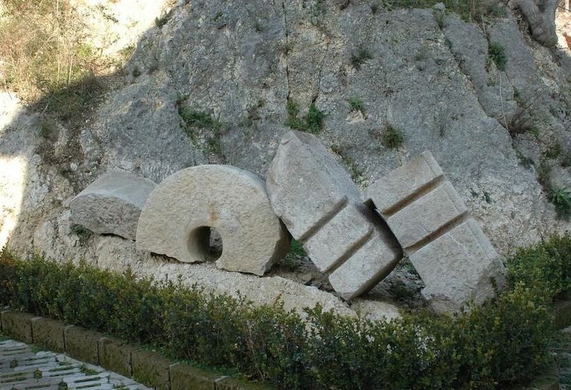 פנסיון San Leucio Resort