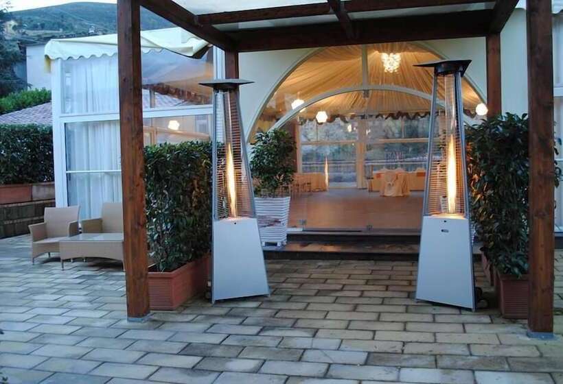 פנסיון San Leucio Resort