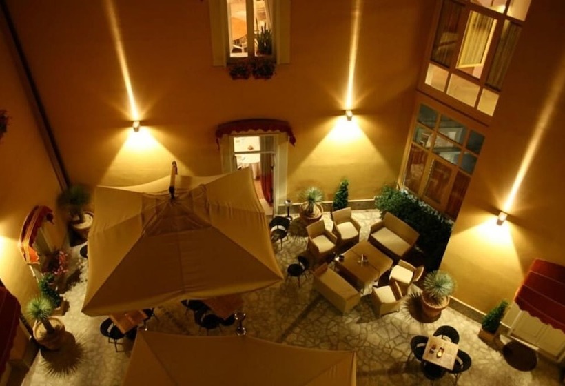 פנסיון San Leucio Resort