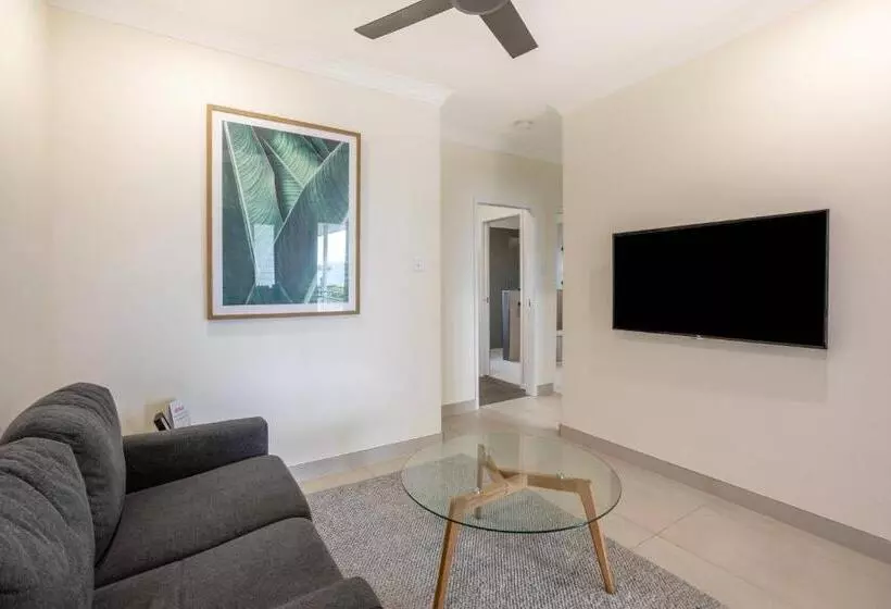 Coopers Colonial Motel