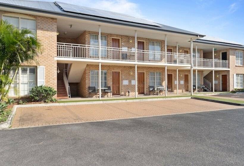 Coopers Colonial Motel