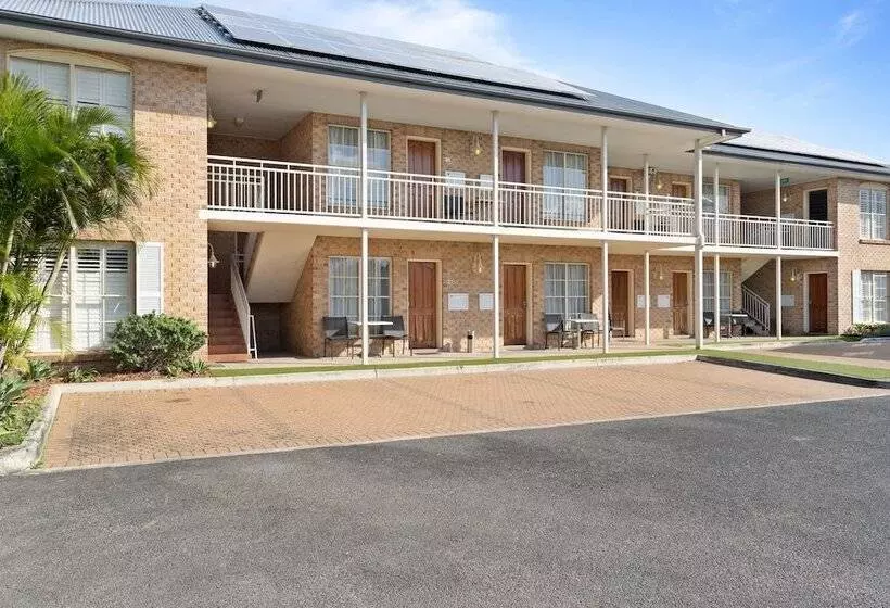 Coopers Colonial Motel