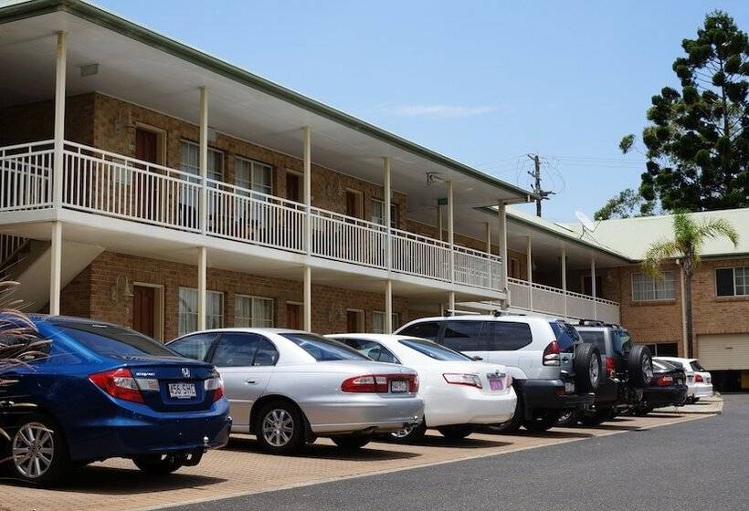 Coopers Colonial Motel