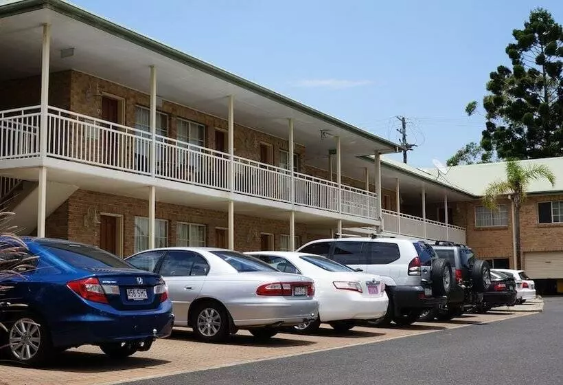 Coopers Colonial Motel