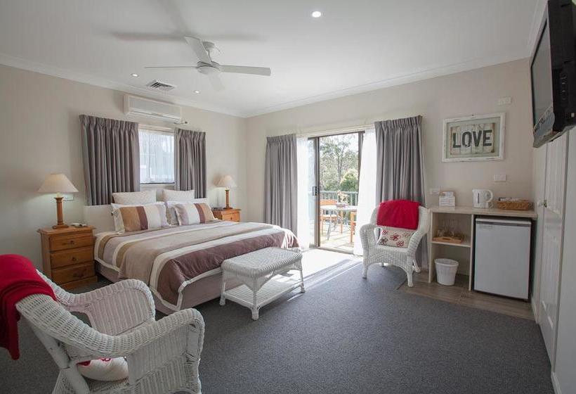 Hotel Batemans Bay Manor  Bed And Breakfast