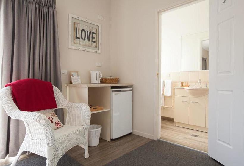 Hotel Batemans Bay Manor  Bed And Breakfast