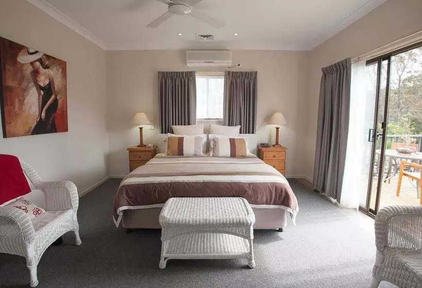 Отель Batemans Bay Manor  Bed And Breakfast