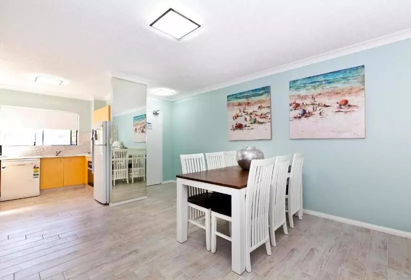 هتل Bella Mare Coolangatta Beachside Apartments