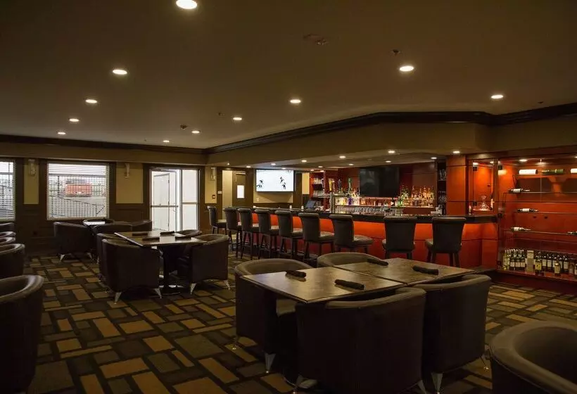 Отель Chateau Nova Peace River