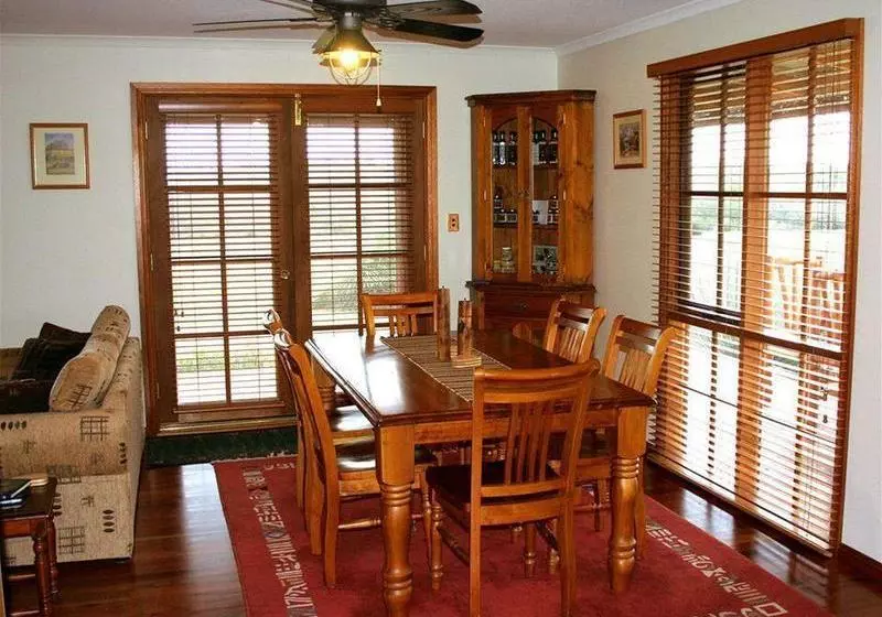 Отель Eleanor River Homestead