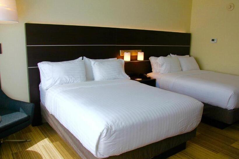 בית מלון כפרי Holiday Inn Express & Suites Oswego, An Ihg