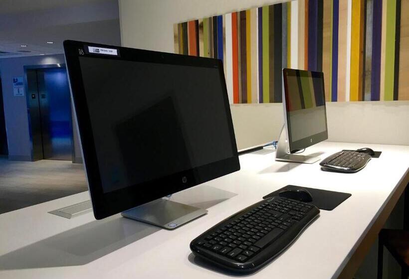 בית מלון כפרי Holiday Inn Express & Suites Oswego, An Ihg