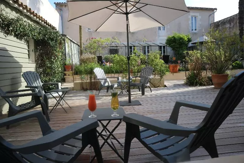 Hotel La Maison Douce