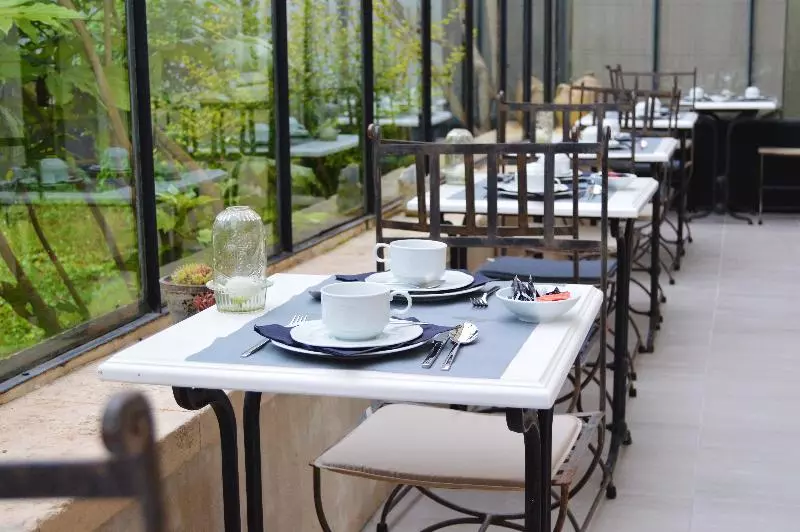 Hotel La Maison Douce