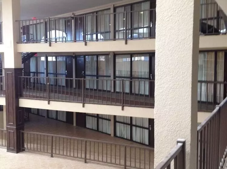 בית מלון כפרי Rodeway Inn