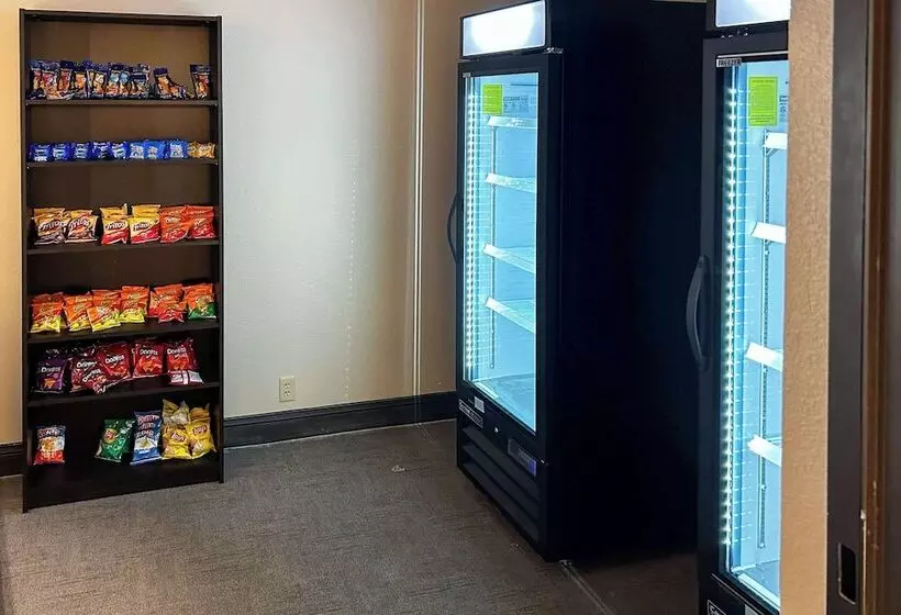 בית מלון כפרי Rodeway Inn