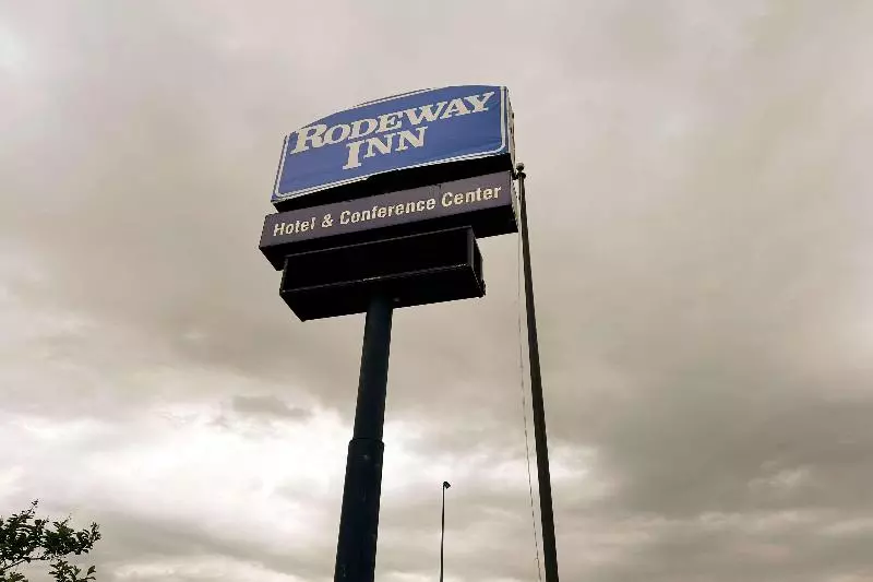 בית מלון כפרי Rodeway Inn