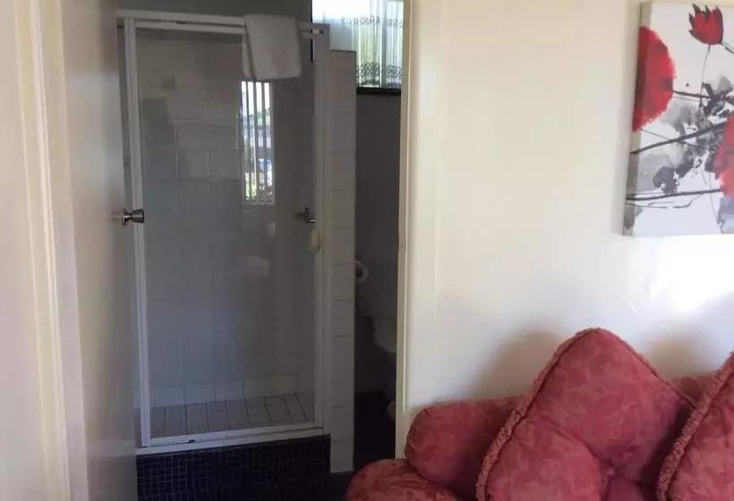 هتل Telopea Court