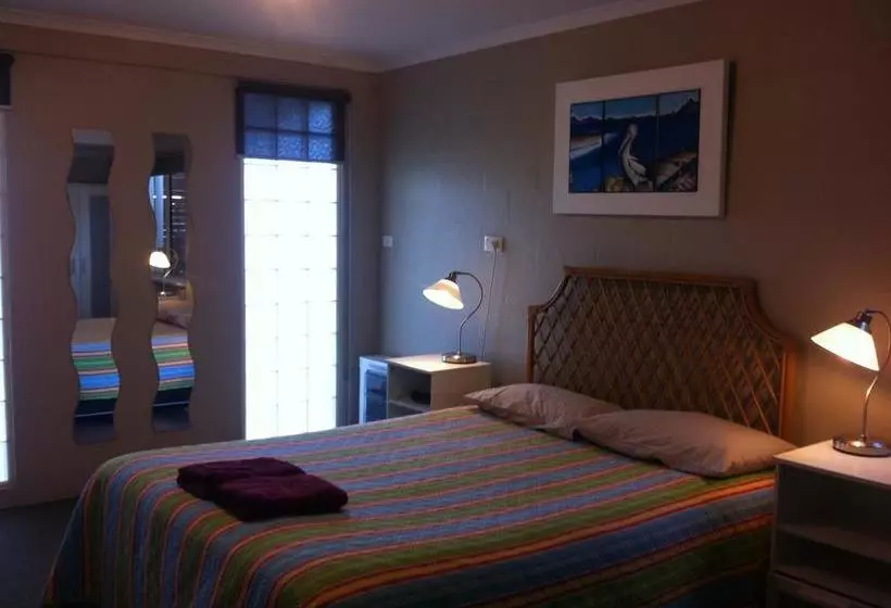 هتل Telopea Court