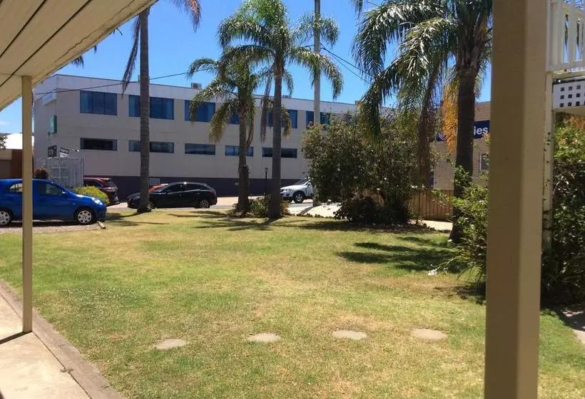 هتل Telopea Court