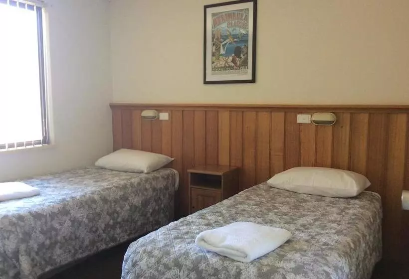 هتل Telopea Court